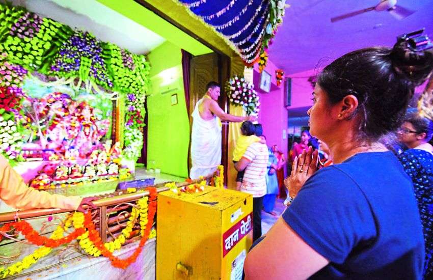 KRISHNA JANMASHTMI : मां यशोदा की गोद में इठलाते रहे कान्हा, भक्त गाते रहे गोविंदा आला रे...