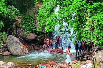 कट्ठीवाड़ा में खराब सडक़ों से पर्यटकों की संख्या में हुई कमी कट्ठीवाड़ा में खराब सडक़ों से पर्यटकों की संख्या में हुई कमी