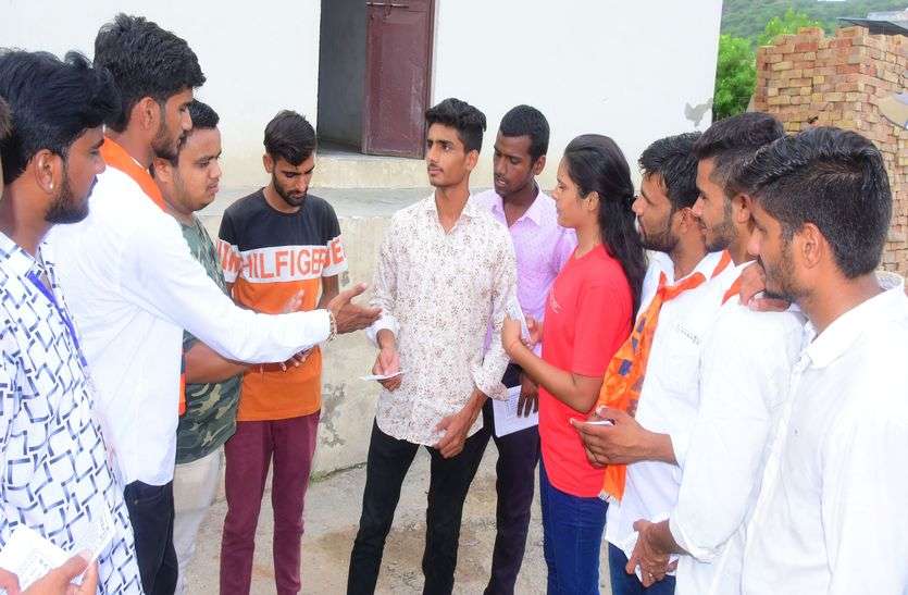 किसी ने शहरी तो किसी ने ग्रामीण क्षेत्रों में मांगे वोट किसी ने शहरी तो किसी ने ग्रामीण क्षेत्रों में मांगे वोट