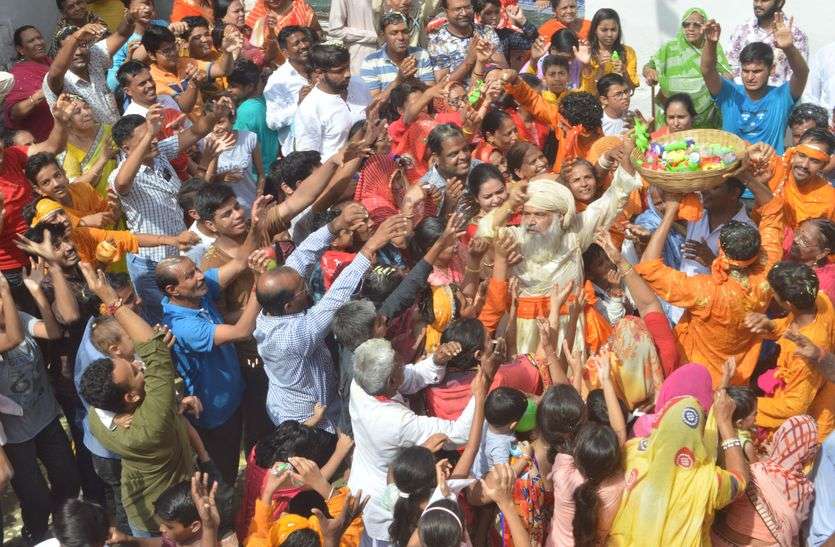 नंद के आनंद भयो जय कन्हैयालाल की नंद के आनंद भयो जय कन्हैयालाल की