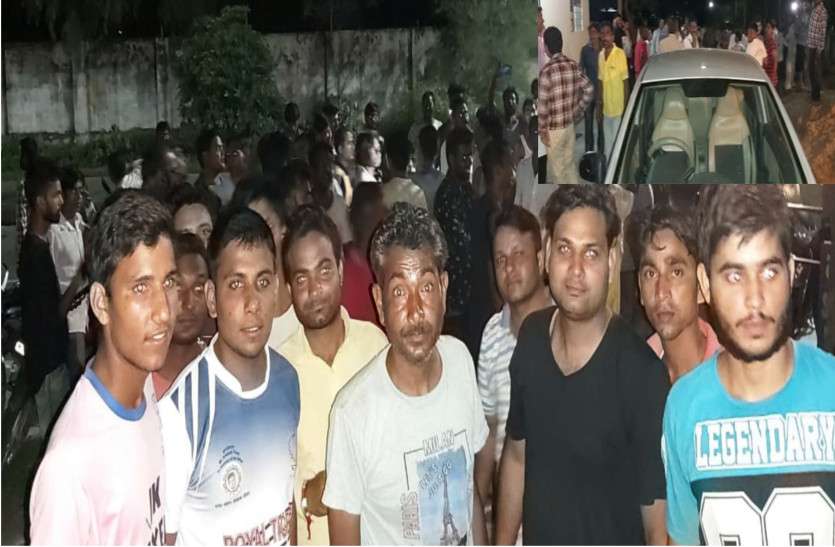राजधानी में भी फैली अफवाह: संदिग्ध व्यक्ति को बच्चा चोर समझ सोश्ल मीडिया पर उत्तेजित हुए लोग राजधानी में भी फैली अफवाह: संदिग्ध व्यक्ति को बच्चा चोर समझ सोश्ल मीडिया पर उत्तेजित हुए लोग
