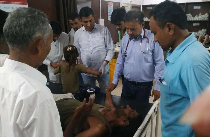 Three injured due to electric current टूटी विद्युत लाइन को बच्चे ने छुआ, बचाने के प्रयास में बहन व वृद्ध भी आए करंट की चपेट में