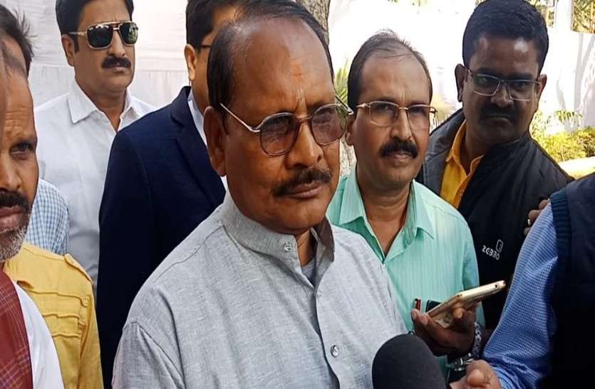 शिक्षा मंत्री के कामकाज से नाराज कांग्रेस MLA ने सुनाई खरी-खोटी, CM ने शांत कराया मामला शिक्षा मंत्री के कामकाज से नाराज कांग्रेस MLA ने सुनाई खरी-खोटी, CM ने शांत कराया मामला