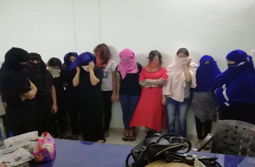 झूठे प्यार में फंसकर घर से भागी 46 लड़कियां, जब पुलिस ने पकड़ा इस हाल में तो... झूठे प्यार में फंसकर घर से भागी 46 लड़कियां, जब पुलिस ने पकड़ा इस हाल में तो...