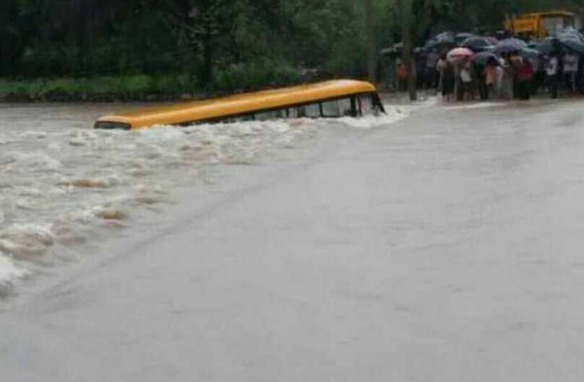 बारिश ने देश में तोड़ा 10 साल का रिकॉर्ड बारिश ने देश में तोड़ा 10 साल का रिकॉर्ड