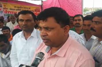 कांग्रेस विधायक ने अपनी ही सरकार के प्रशासन के खिलाफ की जमकर बयानबाजी, जानें पूरा मामला कांग्रेस विधायक ने अपनी ही सरकार के प्रशासन के खिलाफ की जमकर बयानबाजी, जानें पूरा मामला