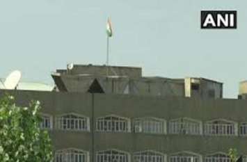 Jammu and Kashmir flag removed from state secretariat building, now on जम्मू-कश्मीर का झंडा राज्य सचिवालय की बिल्डिंग से हटा, अब सिर्फ तिरंगा
