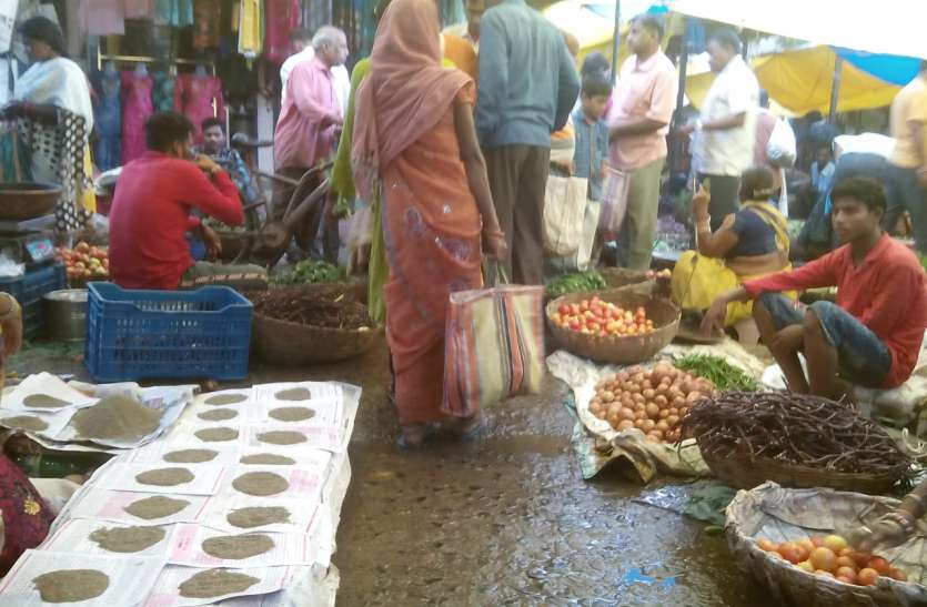 Hawker zone हॉकर जोन सूने, सड़क-चौराहों पर कब्जा