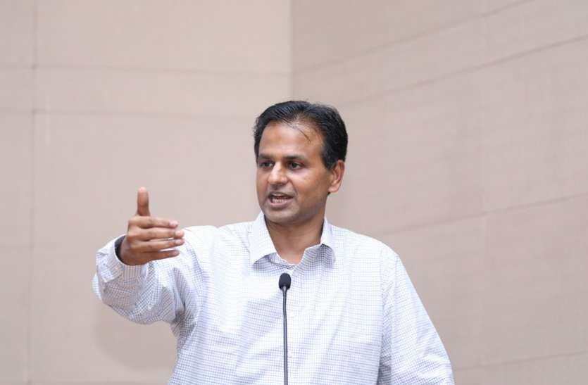 IIT Gandhinagar Lecture नेत्रहीनता का ८० फीसदी तक एक बार में उपचार संभव: डॉ अरविंद IIT Gandhinagar Lecture नेत्रहीनता का ८० फीसदी तक एक बार में उपचार संभव: डॉ अरविंद