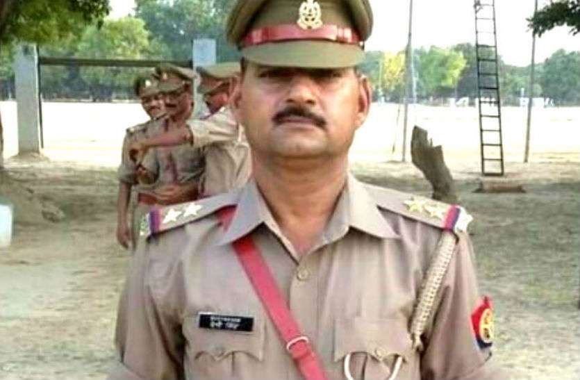 File Photo यूपी पुलिस के दरोगा ने सर्विस रिवॉल्वर से गोली मारकर की आत्महत्या, जानिए पूरा मामला!