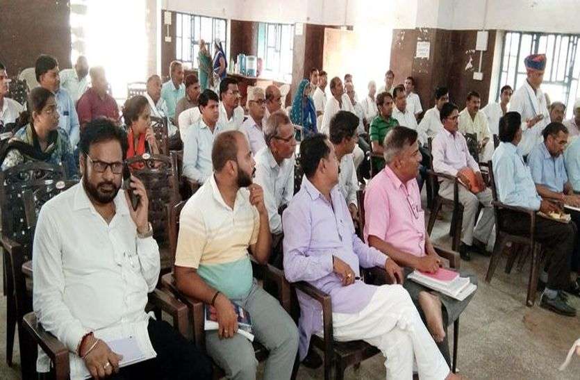 कार्यों के बदले कमीशन लेने का आरोप कार्यों के बदले कमीशन लेने का आरोप