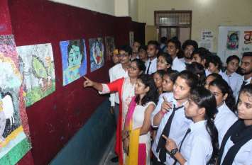 kollas exhibition in bundelkhand university इस यूनिवर्सिटी के स्टूडेंट्स ने कर दिया कमाल