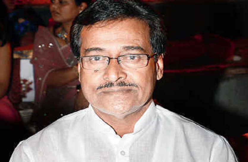 d5.png महाराष्ट्र: चुनाव से NCP को बड़ा झटका, विधायक दिलीप सोपल ने दिया इस्तीफा