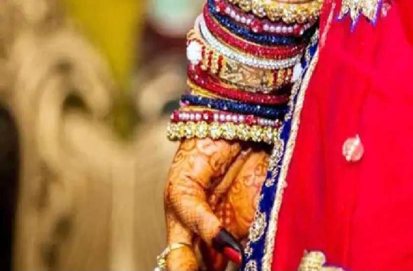 Strange Love story तीन बच्चों की मां का शादीशुदा युवक पर आया दिल, पहुंच गई प्रेमी के घर, मगर वहां जो हुआ वह हैरान करने वाला था