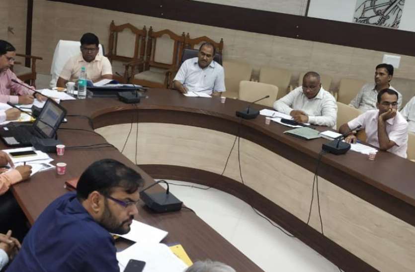 कुशीनगर सीएमआे से नाराज हुए कमिश्नर, सीएम योगी आदित्यनाथ ने भी दी थी चेतावनी, यह है मामला कुशीनगर सीएमआे से नाराज हुए कमिश्नर, सीएम योगी आदित्यनाथ ने भी दी थी चेतावनी, यह है मामला