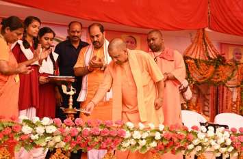 CM Yogi started Fit India Movement in UP यूपी में सीएम योगी ने की फिट इंडिया मूवमेंट की शुरुआत, लोगों को इसके लिए दिलाई शपथ