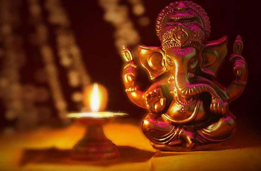 chaturthi.jpg गणेश जी के ये 10 मंत्र चमका सकते हैं आपकी तकदीर, धन प्राप्ति समेत बन सकते हैं ये काम