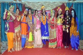 Photo Gallery: Mother-in-law celebrated Kali Bani Bahu as Shiva, Radha Photo Gallery: काली बनी बहू को शिव बनकर सास ने मनाया, राधाकृष्ण की जोड़ी