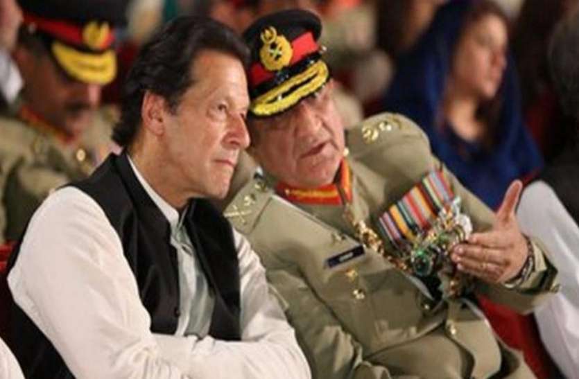 imran-khan-with-gen-bajwa.jpg अमरीकी कांग्रेस का बड़ा खुलासा, PAK की सत्ता में सेना का दखल, नवाज शरीफ को हटाने में निभाई भूमिका