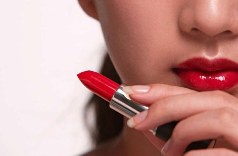 lipstick.jpg अब लिपिस्टिक इंडेक्स बन रहा आर्थिक सुस्ती की वजह. ये है पूरा मामला