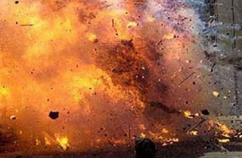 Bengal Bomb खून से लतफत हो गए पढऩे गए बच्चे, जानिए क्या है मामला
