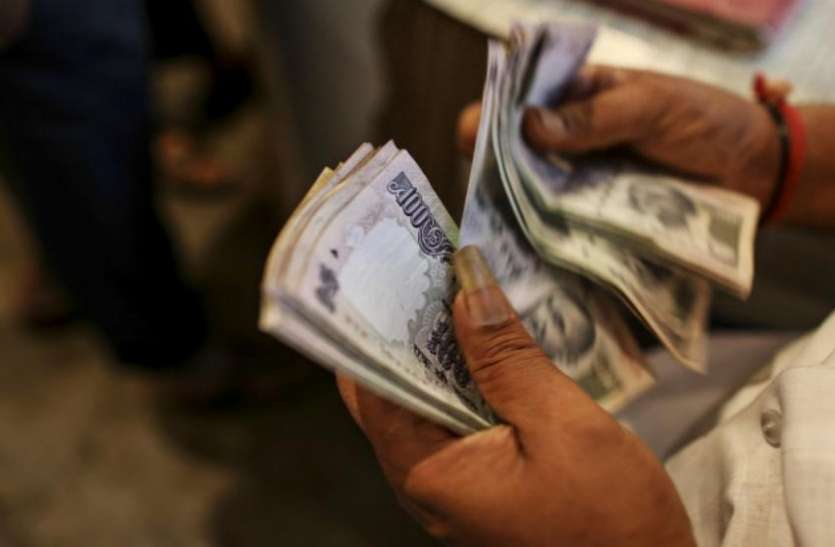indian_currency.jpg मंदी से निपटने के लिए वित्त मंत्री का 'मंत्र', अपने जेब में रखे पैसे को खर्च करें