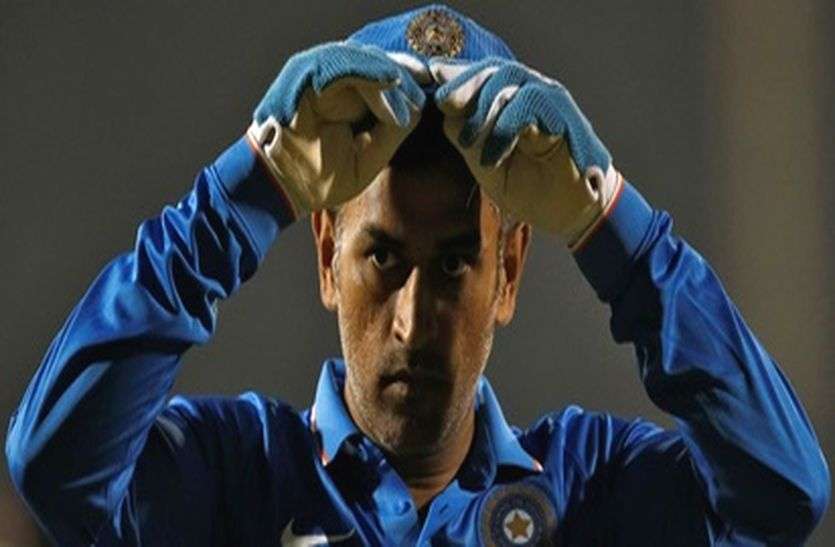 mahendra_singh_dhoni.jpg धोनी के साथ ये क्या हो रहा है! WC के बाद लगातार तीसरी सीरीज में भी नहीं होंगे टीम का हिस्सा