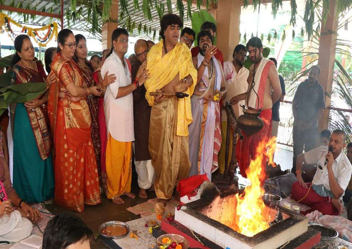 नवसारी स्टेशन पर सुविधाएं बढ़ाने की उठाई मांग