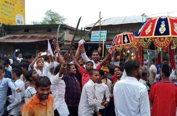 A grand procession was organized by worshiping Jai Pillar जय स्तंभ की पूजा-अर्चना कर निकाली गई भव्य शोभायात्रा