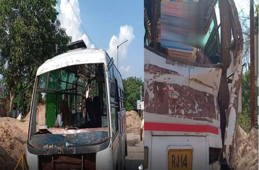 ट्रक ने मिनी बस को मारी टक्कर, चार लोग हुए घायल, मची चीख-पुकार ट्रक ने मिनी बस को मारी टक्कर, चार लोग हुए घायल, मची चीख-पुकार