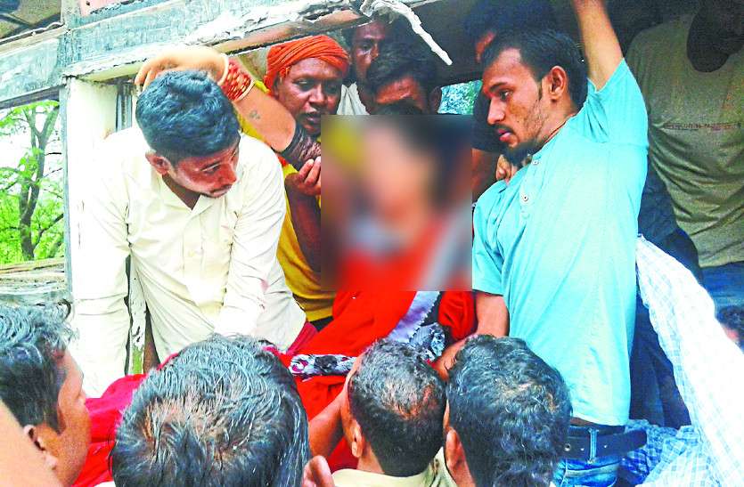 Accident: तेज रफ्तार बस और ट्रक की आमने-सामने हुई भिड़ंत, मची चीख-पुकार, 25 यात्री गंभीर रूप से घायल