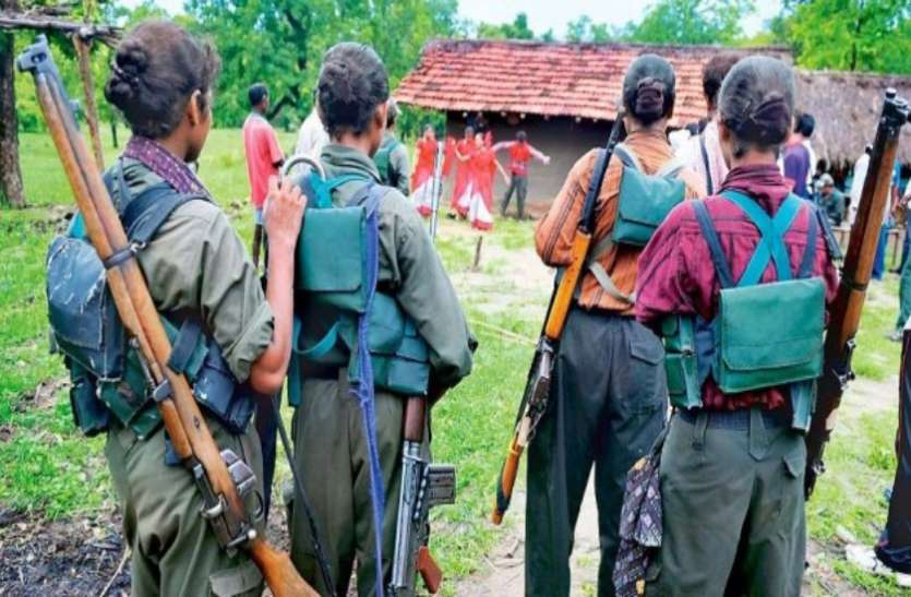 अपने बनाये बूबी ट्रैप में खुद ही फंस गया नक्सली, उसे छोड़ भाग गए उसके साथी अपने बनाये बूबी ट्रैप में खुद ही फंस गया नक्सली, उसे छोड़ भाग गए उसके साथी