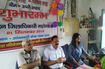 shravasti DM inspects about vazan diwas जिलाधिकारी ने पहले दिन वजन दिवस की जानी हकीकत, कही ये बात