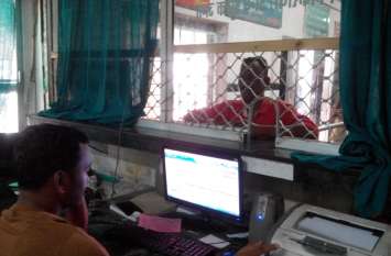 Birth certificate stuck in slow server, धीमे सर्वर में अटक रहे जन्म प्रमाण पत्र,