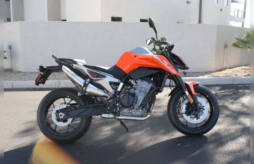 2019_ktm_790_duke_1.jpg