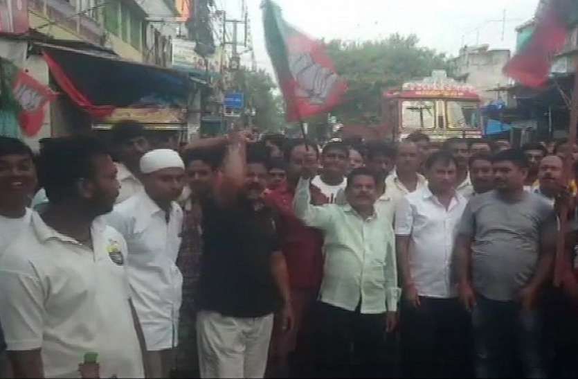 bjp पश्चिम बंगाल: सांसद पर हमले के विरोध में बैरकपुर बंद, भाजपा कार्यकर्ताओं पर लाठीचार्ज