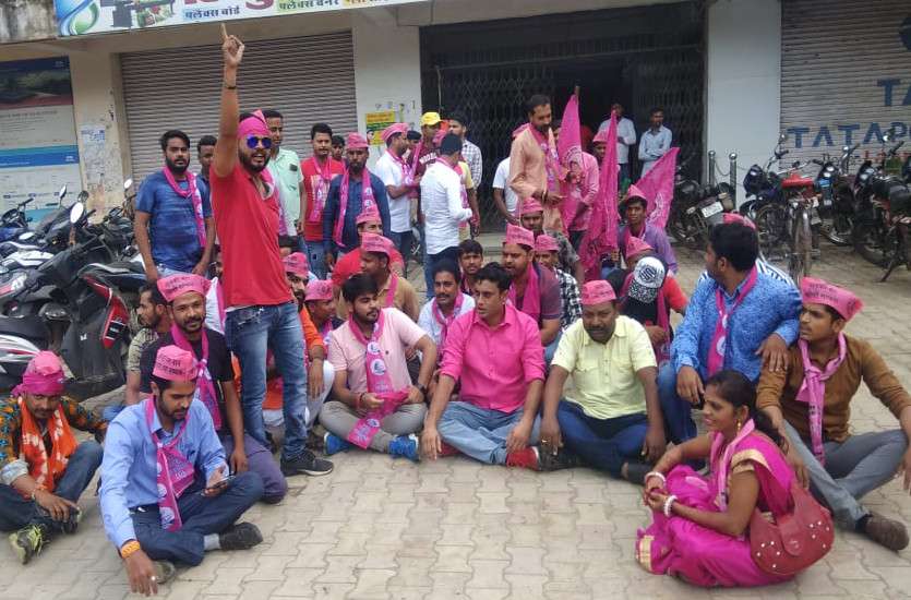 सीएम भूपेश का पुतला फूंकने जा रहे जोगी कांग्रेसियों की पुलिस से हुई झूमाझटकी, इस वजह से है नाराजगी