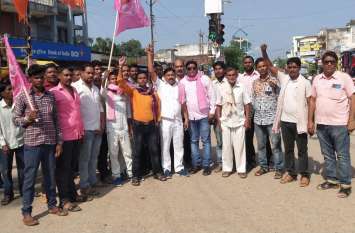 Jankanch protested over caste issue of former CM Jogi जकांछ ने किया पूर्व सीएम जोगी के जाति मामले को लेकर विरोध प्रदर्शन