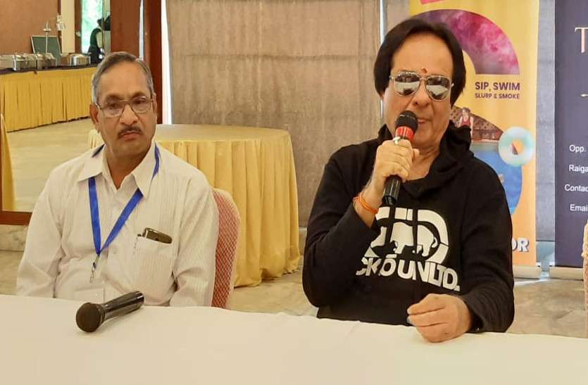 मैं बहुत खुशनसीब मुझे हमेशा अच्छे गाने मिले : मनहर उधास मुझे संगीत का शौक है और मैं शौक के लिए गाता हूं, मनहर उधास ने ये भी कहा...