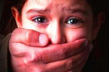 9 year old raped in banda 9 वर्षीय मासूम के साथ गांव के ही युवक ने किया दुष्कर्म