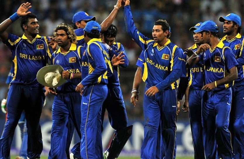 srilanka_team.jpg इंटरनेशनल क्रिकेट के तीनों फॉर्मेट में सबसे ज्यादा विकेट लेने वाले गेंदबाद हैं श्रीलंका के