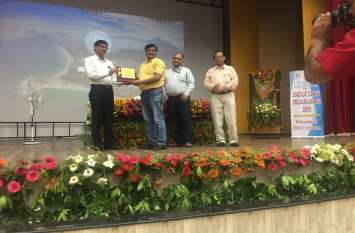 education seminar closing ceremony in bundelkhand university jhansi स्टूडेंट्स को दिए सफलता के टिप्स, इन बातों का रखेंगे ध्यान तो राह होगी आसान