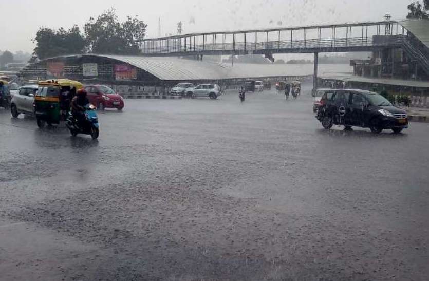 02_08_2019-raingrudelhi_19454600_15951722.jpg मौसम अपडेटः दिल्ली-एनसीआर में झमाझम बारिश, देश के 18 राज्यों में अलर्ट जारी