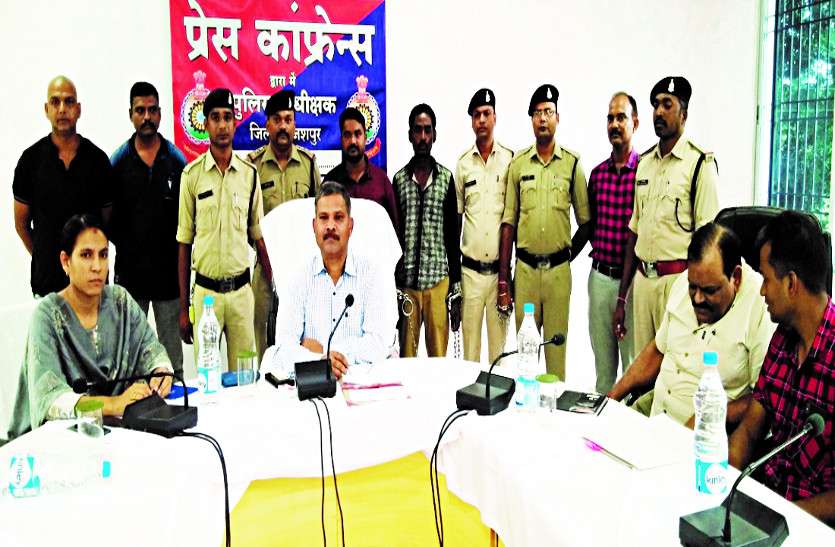 गिरफ्तार: सड़क निर्माण कंपनी के मैनेजर को जान से मारने की दी धमकी, किया था 80 लाख की मांग गिरफ्तार: सड़क निर्माण कंपनी के मैनेजर को जान से मारने की दी धमकी, किया था 80 लाख की मांग