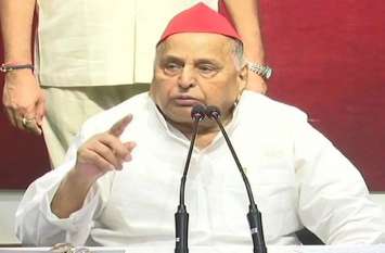Mulayam will meet PM Narendra Modi on Azam Khan issue आजम के मुद्दे को लेकर पीएम मोदी से मिलेंगे मुलायम, कार्यकर्ताओं से कहा- तैयार रहो
