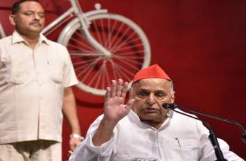 Mulayam Singh Yadav over Azam Khan मुलायम को याद आई तीन दशक पुरानी दोस्ती, देखें वीडियो
