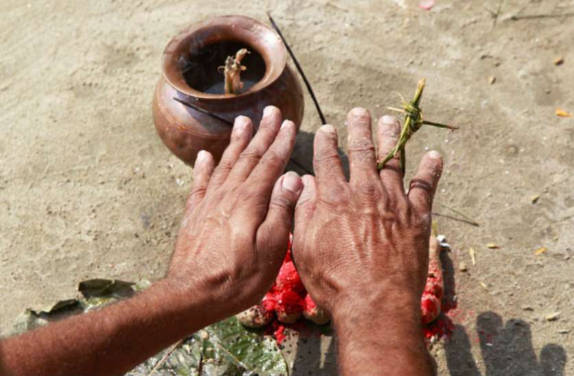 pind_daan_234.jpg जानें, पितृपक्ष में बिहार के गया में ही क्यों किया जाता है पिंडदान
