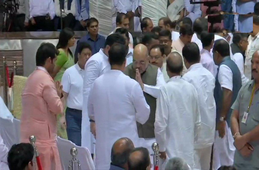 y.png दिल्ली: अरुण जेटली की श्रद्धांजलि सभा में पहुंचे उपराष्ट्रपति नायडू व अमित शाह, PM नहीं हो पाए शामिल
