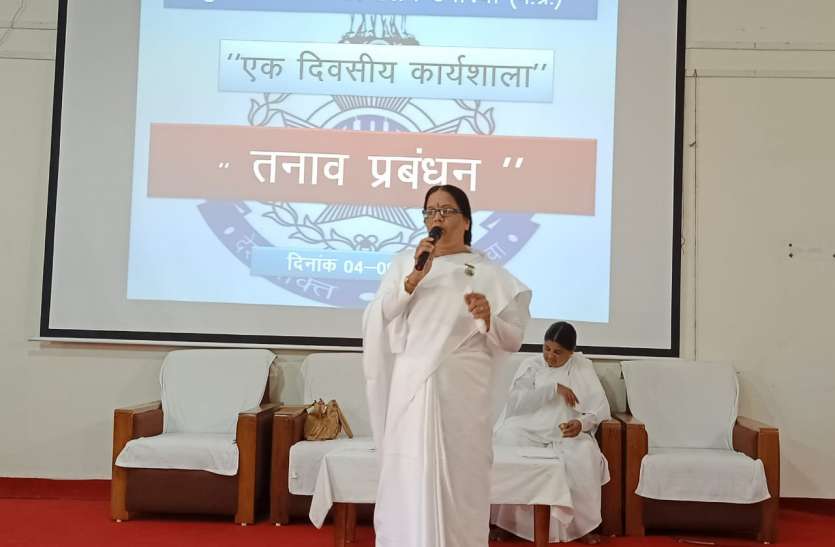 Learn the art of living life by self-sacrificing moral values नैतिक मूल्यों को आत्म सात करके जीवन जीने की कला सीखें