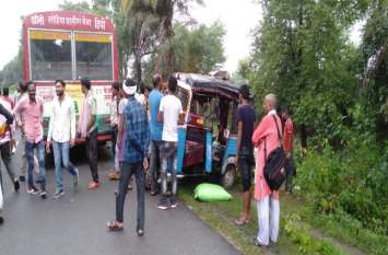trhee deaths in road accident लोग ये-ये कहते रह गए और देखते ही देखते चली गईं तीन जानें